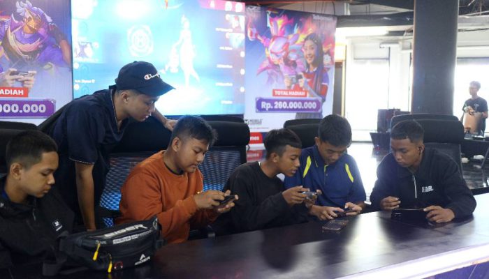 Telkomsel Dunia Games Laga (DGL) 2025: Jaring Talenta Esports Mobile Legends.