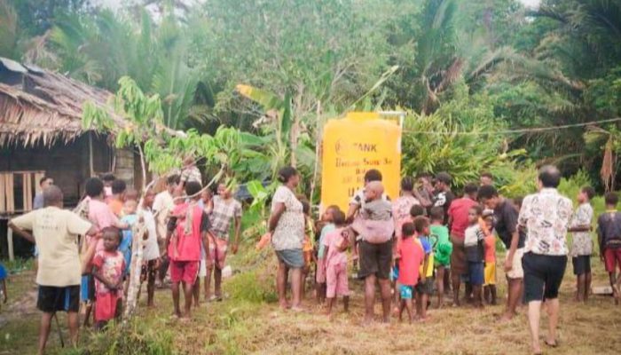Peduli Akses Air Bersih, Shandy Purnamasari Salurkan Bantuan Sumur di Papua