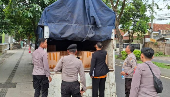Polresta Banyuwangi Amankan Truk Pengangkut 2.000 Botol Arak Tanpa Dokumen