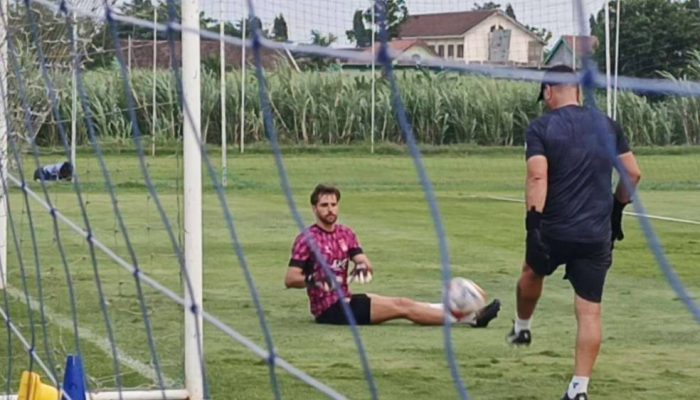 Kiper Andalan Leonardo Navacchio Kembali Latihan Jelang Lawan Borneo FC