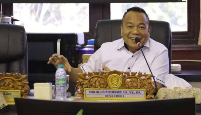 DPRD Surabaya Minta Pemkot Kaji Ulang Aturan Tenda Hajatan di Jalan.