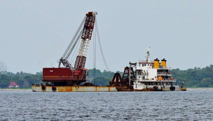 Tongkang Bercakar Disiagakan, Pengangkatan Bangkai KMP Tunu Pratama Jaya Segera Dilakukan