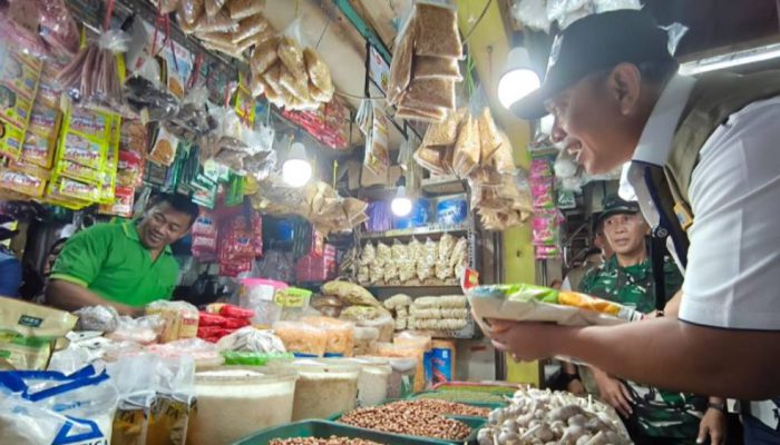 Hasil Sidak di Pasar Wonokromo: Dirut Perum Bulog Pastikan Pangan Aman