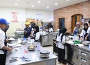 Sukses Produksi 3.124 Toples Kue Kering, SMKN 3 Sukabumi dan Bogasari Cetak Rekor Baru di Ramadan 1447 H