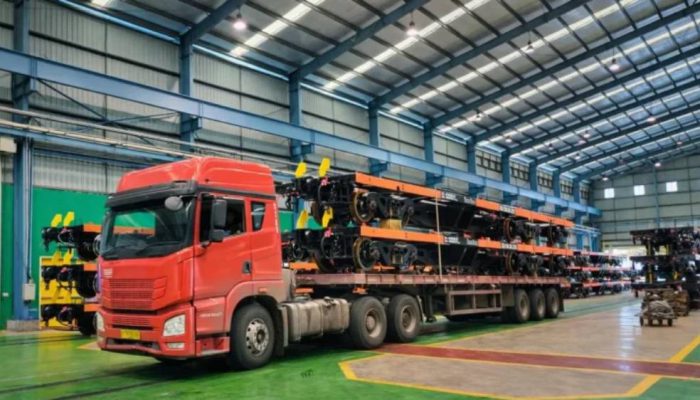 Perkuat Logistik Nasional, PT INKA Banyuwangi Kirim 60 Gerbong Datar ke Palembang
