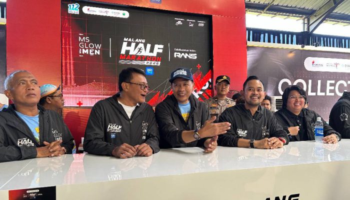 Gilang Juragan 99 dan Wali Kota Malang Buka Race Pack Malang Half Marathon 2026