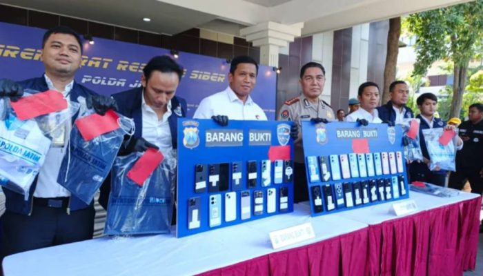 Polda Jatim Tangkap 11 Tersangka Penipuan Online Berskala Nasional