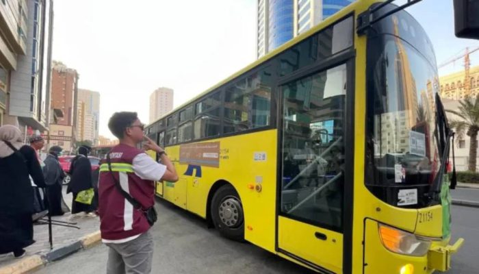 Mudahkan Mobilitas Jemaah ke Masjidil Haram, Petugas Bus Shalawat Siaga 24 Jam