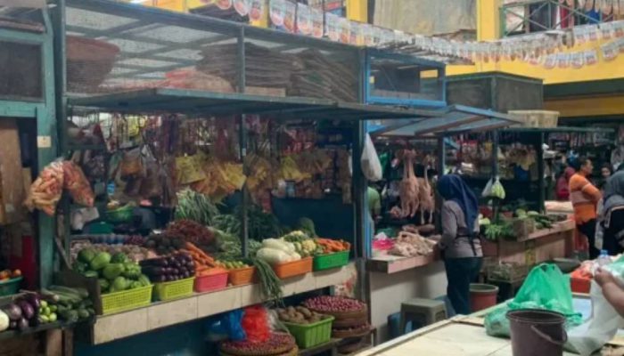 Libur Sekolah, Pedagang Pasar Soponyono Rungkut Surabaya Keluhkan Pembeli Sepi, Omzet Turun hingga 50 Persen