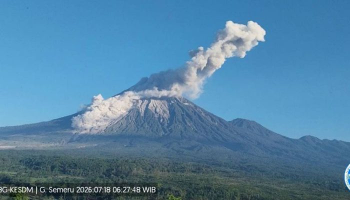 Gunung Semeru Erupsi Tiga Kali, Awan Panas Guguran Meluncur Sejauh 3,5 Kilometer