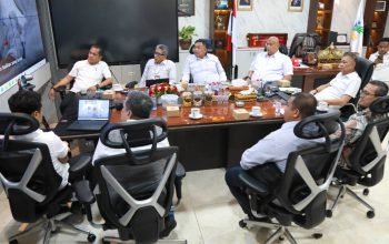 Akselerasi Pembangunan Sekolah Rakyat, Bupati Mamuju Tengah Serahkan Sertifikat Lahan