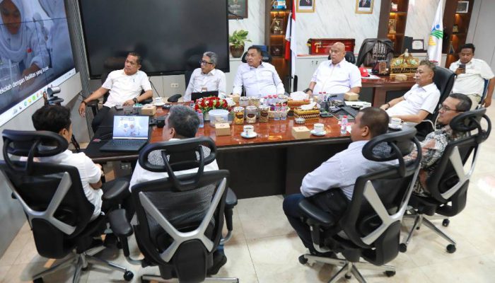 Akselerasi Pembangunan Sekolah Rakyat, Bupati Mamuju Tengah Serahkan Sertifikat Lahan