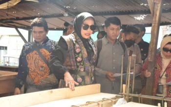 Mimik Idayana Sidak Proyek Pasar Taman Sidoarjo, Ada Pekerjaan Progres 0 Persen