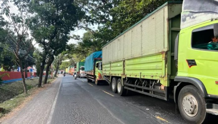 Antrean Truk ke Pelabuhan Ketapang Capai 4,9 Km, Didominasi Kendaraan Logistik