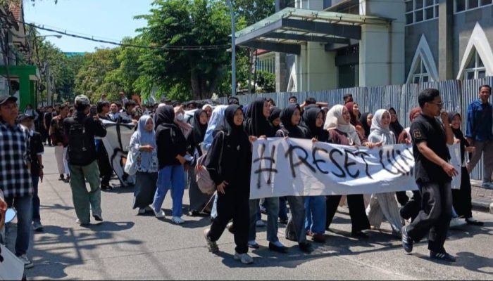 Aksi Mahasiswa UINSA Soroti Kepemimpinan Rektor Muzakki dan Sejumlah Kebijakan Kampus
