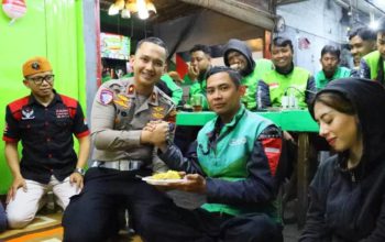 Peringati HUT Lalu Lintas Bhayangkara ke-71, Satlantas Malang Kota Makan Tumpeng Bersama Ojol
