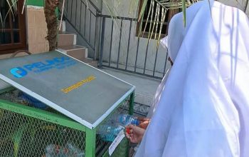 Tanamkan Peduli Lingkungan Sejak Dini, TTL Salurkan Sarana Pemilahan Botol Plastik ke Sekolah