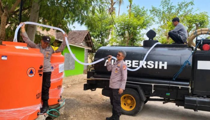 Kekeringan Kabupaten Malang, Polres Salurkan 35 Ribu Liter Air Bersih ke Dua Kecamatan