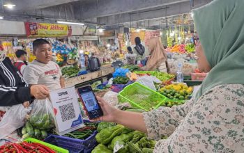 1. BRI Dukung Digitalisasi Pasar Tradisional, Pedagang Keputran Didorong Gunakan QRIS