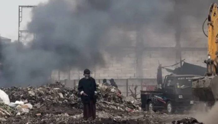 DLH Surabaya Tindak Lanjuti Pembakaran Sampah Berulang di Tambak Mayor