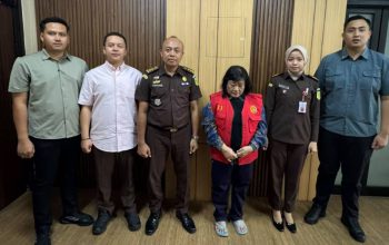 Tim Tabur Kejari Surabaya Tangkap DPO Penipuan, Terpidana Langsung Dibawa ke Lapas