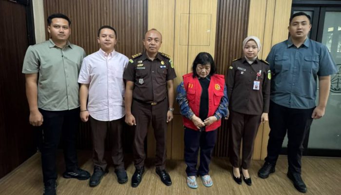 Tim Tabur Kejari Surabaya Tangkap DPO Penipuan, Terpidana Langsung Dibawa ke Lapas