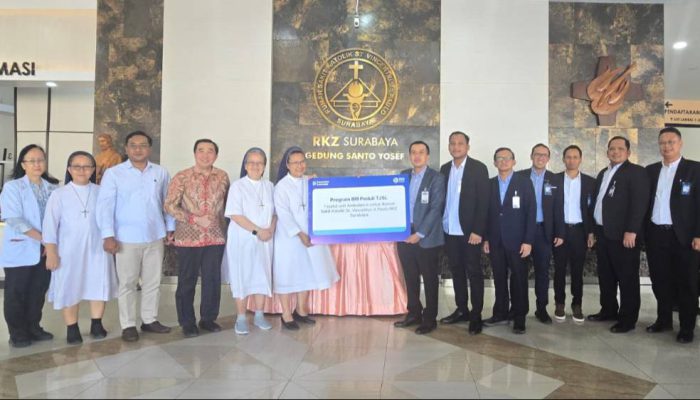 Komitmen TJSL: BRI Region 12 Surabaya Salurkan Bantuan Ambulans untuk RKZ Surabaya