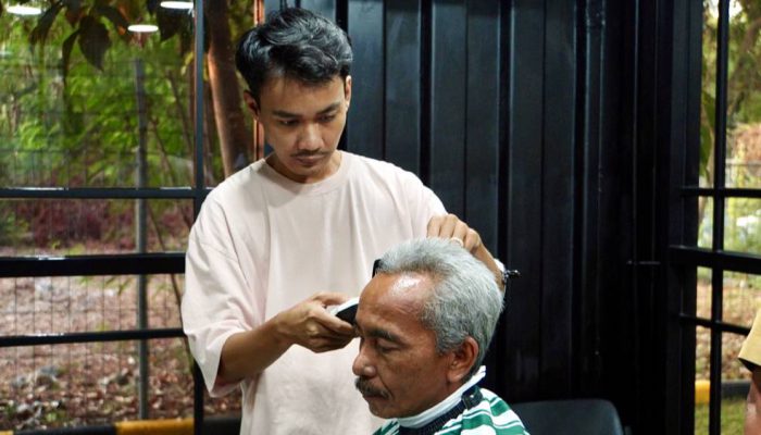 Program Lamong Cukur TTL, Pelatihan Barbershop yang Berbuah Lapangan Kerja